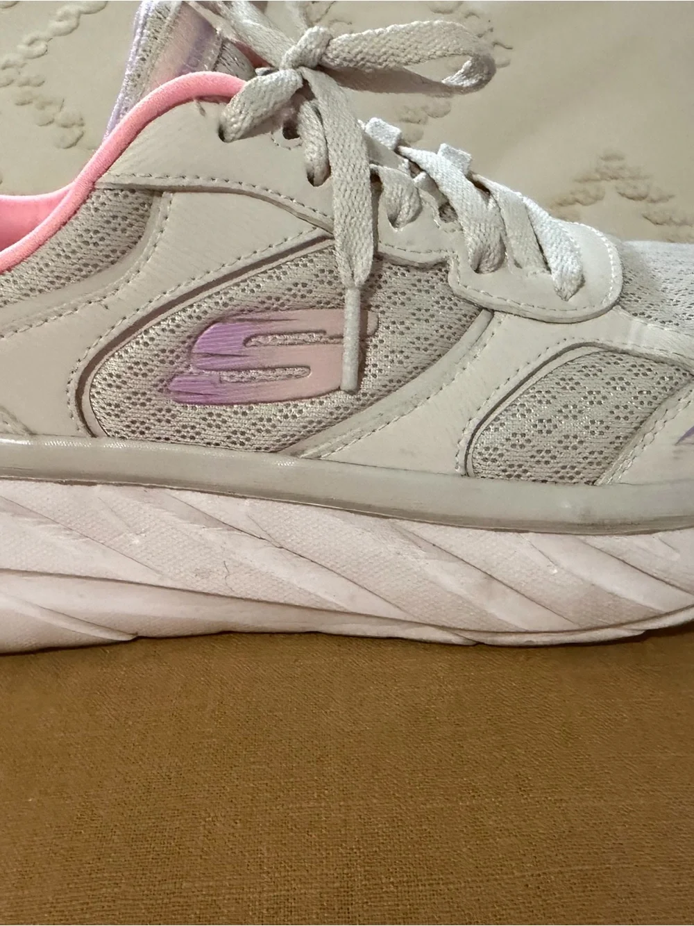 Skechers Women's Light Gray Sneakers with Pink Lining